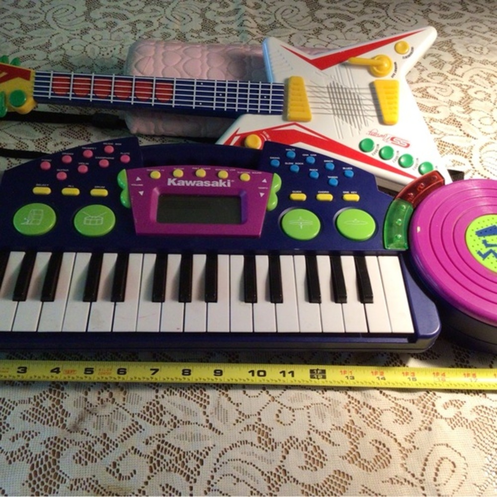 2 MUSICAL TOYS